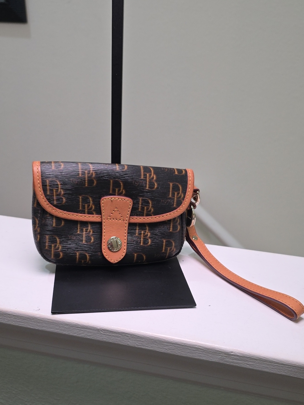 #2 Dooney & Bourke Black/Brown WRISTLET - Picture 2 of 2